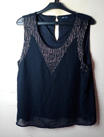 ONLYÄrmelloses verziertes schwarzes Top