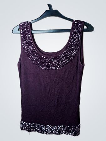 Lila Tanktop mit Perlenverzierungen