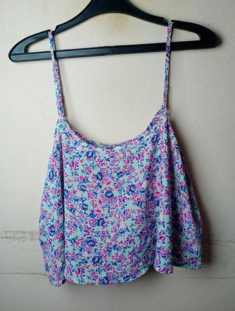 Geteiltes Blumen-Cami-Top
