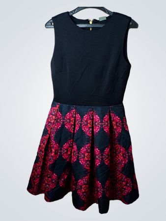 Taylor Schwarzes ärmelloses Kleid mit pinkem floralem plissiertem Rock