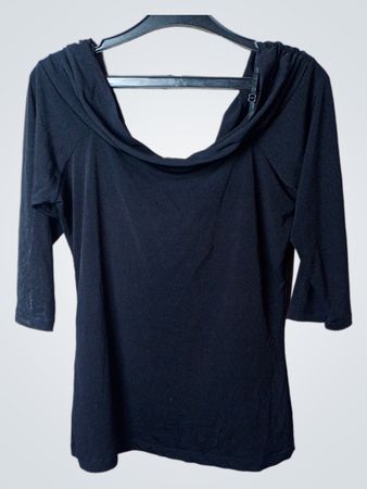 Schwarzes Kapuzenshirt