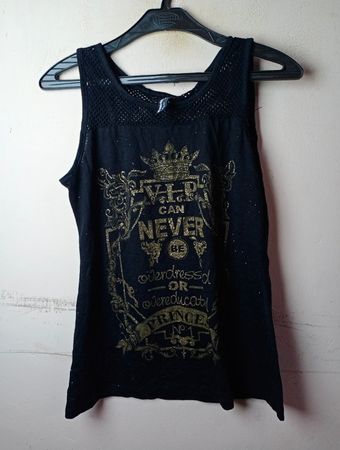 BLIND DATE CASUAL Schwarzes Tanktop mit Golddruck