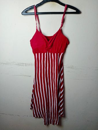 Rot und Weiß Gestreiftes Kleid