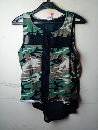 Camouflage Tanktop mit Mesh-Rückseite