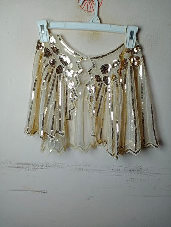 Goldene Pailletten-verzierte Cape