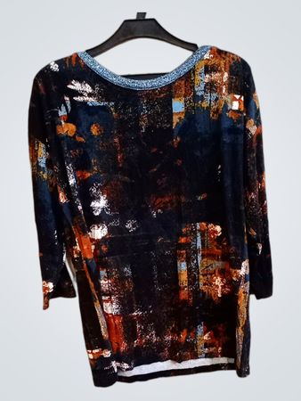 Langärmeliges Kleid mit abstraktem Muster