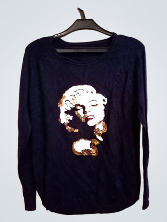 Navy-blauer Langarmpullover mit Marilyn-Monroe-Grafik
