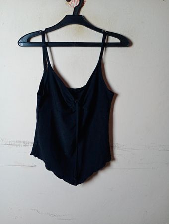 Schwarzes Camisole mit Bindendetail