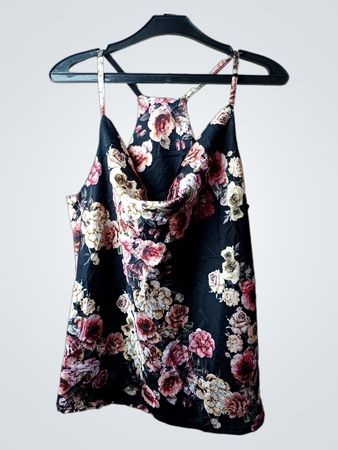 Schwarzes Trägertop mit Blumenmuster