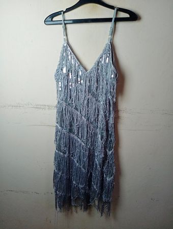 Silbernes Pailletten-Fransenkleid