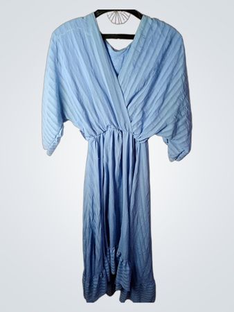 Hellblau gestreiftes Maxikleid