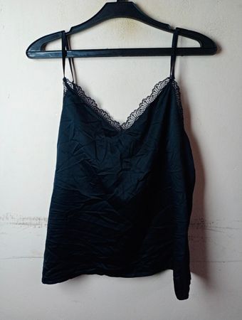 Orsay schwarzes Camisole-Oberteil mit Spitzenbesatz