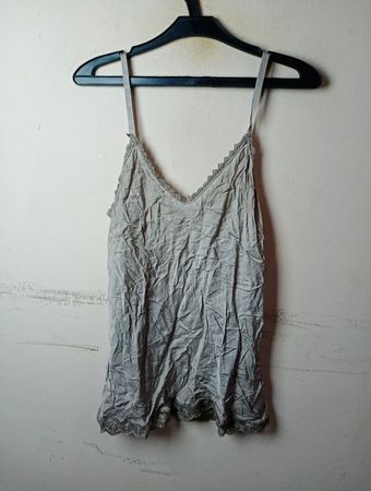 Grau mit Spitzenbesatz Camisole