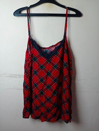 Rote Karo-Korsage