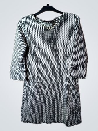 Damenkleid mit Muster und Taschen