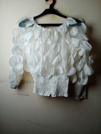 ZARA White Sheer verzierte Bluse
