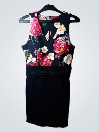 Schwarzes ärmelloses Kleid mit floral bedrucktem Oberteil