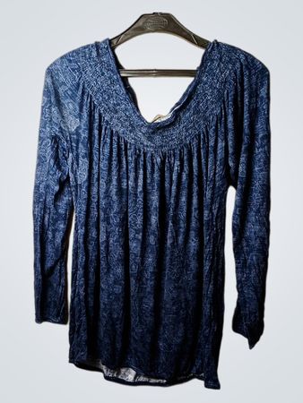 Blau gemustertes Langarmshirt