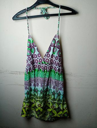 Halterkleid mit abstraktem Print