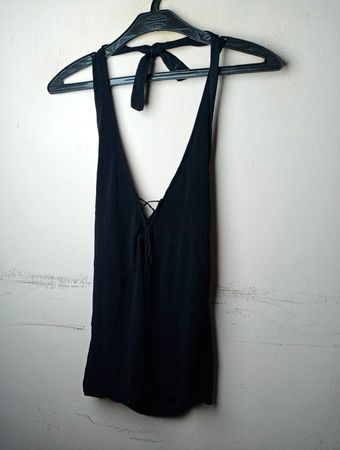 Schwarzes Neckholder-Spitzen-Top mit Schnürung