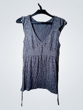 Graues ärmelloses V‑Ausschnitt-Top mit Blumenmuster