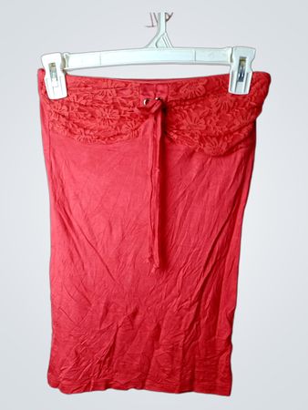 Rotes trägerloses Bandeau-Oberteil mit Spitzenbesatz