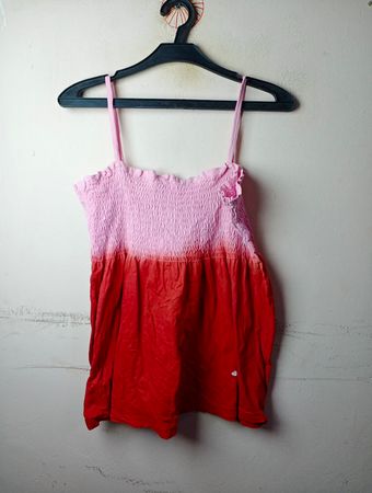 Pink- und Rot-Ombre gerafftes Cami-Top