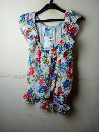 Damenbluse mit Blumenmuster und Rüschen