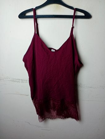 GINA BENOTTI Burgunderfarbiges Spitzen-Trim Cami-Top