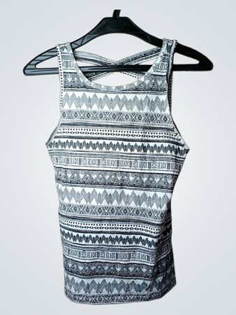 Chicwish Damen Schwarz-Weiß geometrisch gemustertes Tanktop mit überkreuztem Rückenausschnitt