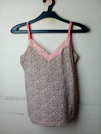 Leopardenmuster-Camisole mit rosa Spitzenbesatz