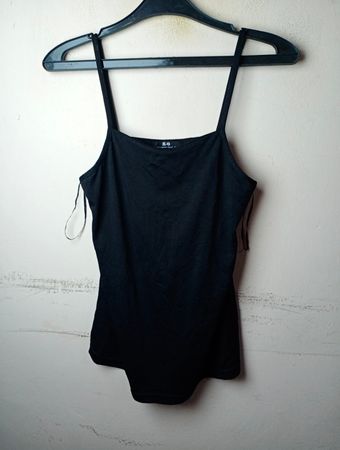 IX-O Black Cami Top mit dem Slogan „be your own kind of beautiful”