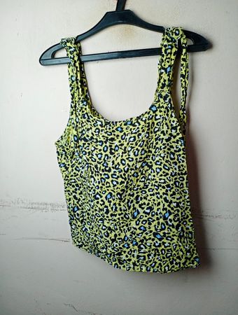 Gelbes Tanktop mit Leopardenmuster