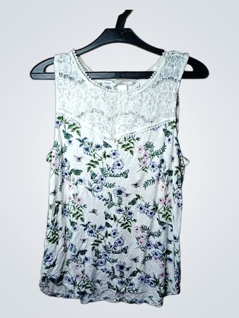 Weißes Trägerhemd mit floraler Spitze am Saum