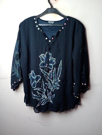 BUKKY schwarze Bluse mit Blumenmuster