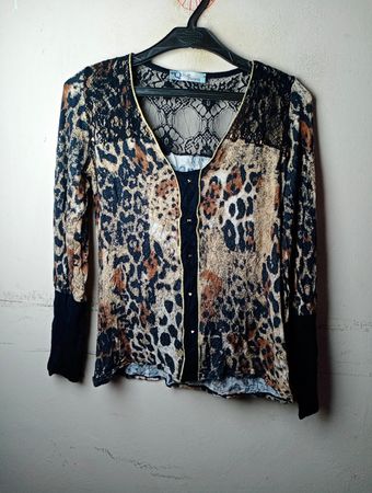 Leoprint-Spitzen-Detail-Top