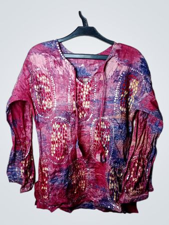 Rosa-blaues Batik-Tunika mit Verzierungen
