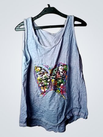 Hellblaues Tanktop mit Pailletten-Schmetterling