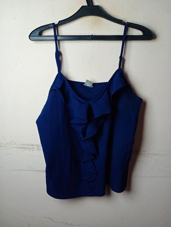 Navyblaues Trägertop mit Rüschendetail