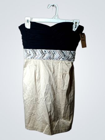 Salsa schulterfreies, gerafftes Oberteil, mit Pailletten verzierte Taille, Satinrock Kleid