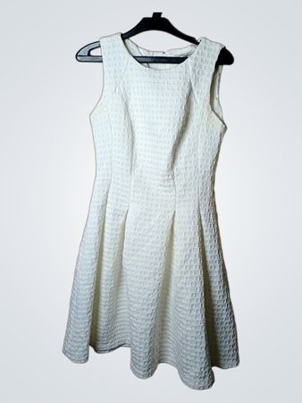 Weißes strukturiertes Fit-and-Flare-Kleid