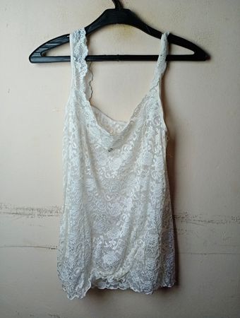 Weißes Spitzentop