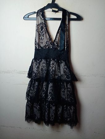 Rock & Republic Schwarzes Spitzenstufiges Neckholder-Kleid