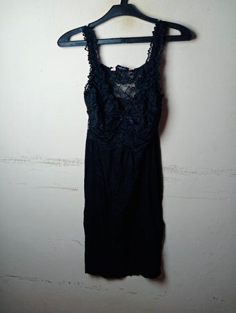 Calvin Klein schwarzes Spitzen-Unterkleid