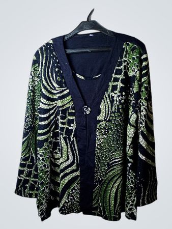 Schwarz-grün gemusterte Jacke mit Knopfdetail