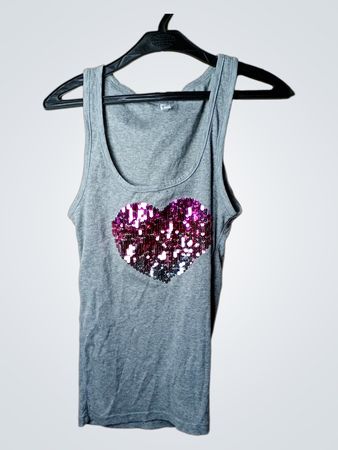Graues Tanktop mit Paillettenherz