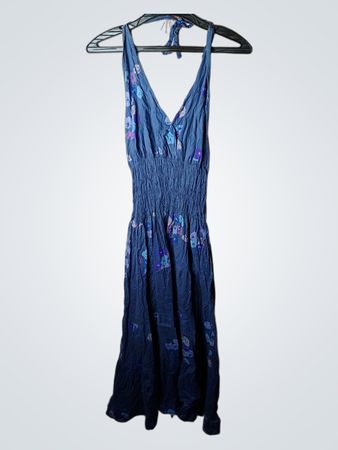 Blaues Maxikleid mit Blumenmuster