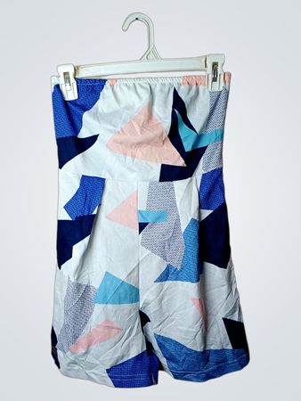 Trägerloser Romper mit geometrischem Muster