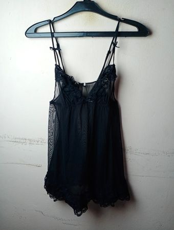 Schwarze transparente Spitzen-Chemise