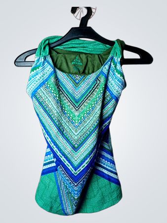 Prana Damen Tanktop mit grün-blauem geometrischem Muster